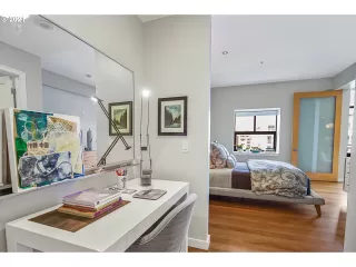 Photo #5: 21595592 Listing