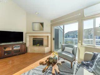 Photo #5: 21596264 Listing