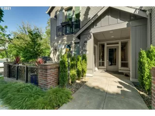 More Details about MLS # 21596824 : 1805 SE MADISON ST 301