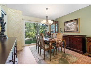 Photo #4: 21597102 Listing