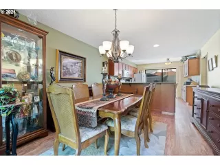 Photo #6: 21597102 Listing