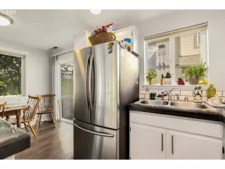 Photo #5: 21598060 Listing