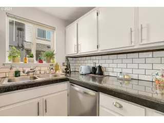 Photo #6: 21598060 Listing