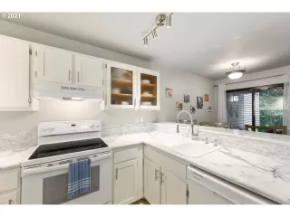 Photo #5: 21598509 Listing