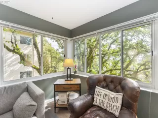 Photo #5: 21600112 Listing