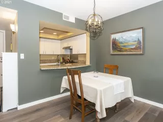 Photo #6: 21600112 Listing