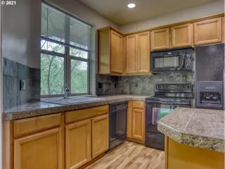 Photo #4: 21600884 Listing