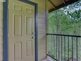 Photo #5: 21600884 Listing