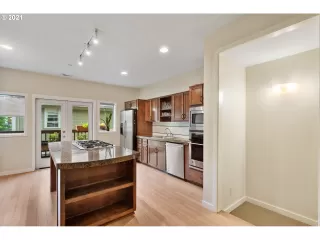 Photo #3: 21600919 Listing