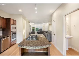 Photo #5: 21600919 Listing