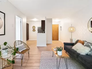 Photo #3: 21601388 Listing