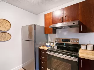 Photo #5: 21601388 Listing