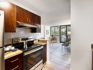 Photo #6: 21601388 Listing