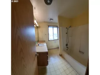 Photo #5: 21601715 Listing