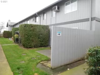 Photo #6: 21601715 Listing