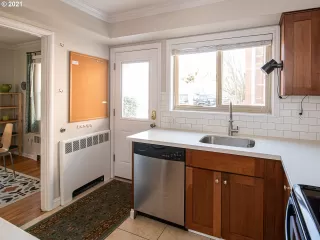 Photo #4: 21602322 Listing