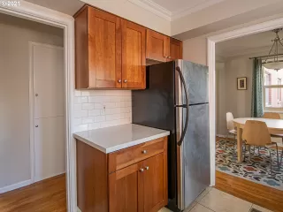 Photo #5: 21602322 Listing