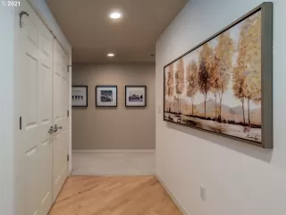 Photo #5: 21602432 Listing