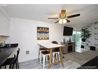 Photo #5: 21602831 Listing 