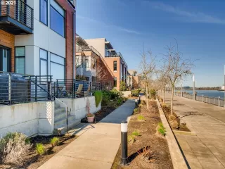 Photo #5: 21603517 Listing