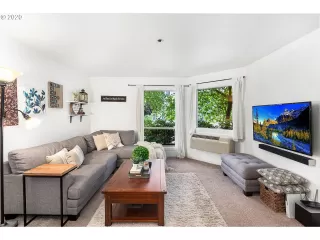 Photo #5: 21603855 Listing