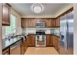 Photo #5: 21604127 Listing