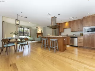 Photo #3: 21604332 Listing