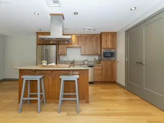 Photo #4: 21604332 Listing