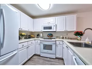 Photo #4: 21604457 Listing