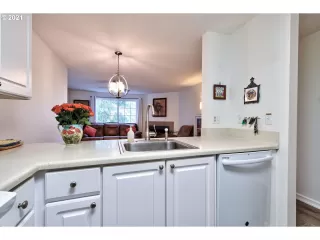 Photo #5: 21604457 Listing