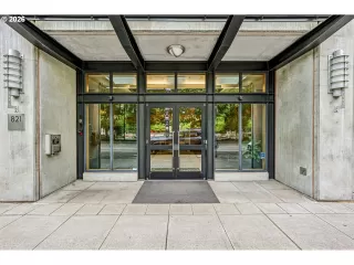 Photo #1: 216048285 Listing 