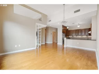 Photo #4: 216048285 Listing 