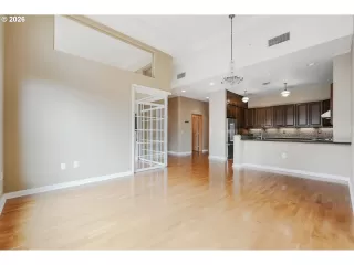 Photo #5: 216048285 Listing 