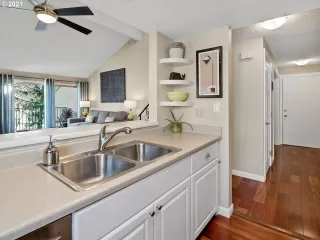 Photo #5: 21605030 Listing 