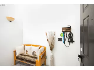 Photo #2: 21606105 Listing