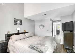 Photo #3: 21606105 Listing