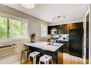 Photo #5: 21606520 Listing 