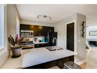 Photo #6: 21606520 Listing 