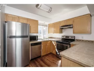 Photo #3: 21606789 Listing