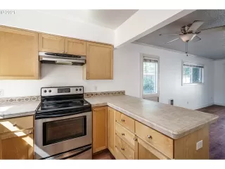 Photo #4: 21606789 Listing