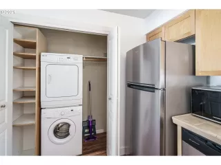 Photo #5: 21606789 Listing