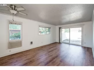 Photo #6: 21606789 Listing