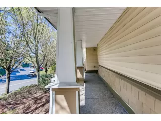 Photo #4: 21607009 Listing