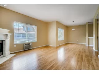 Photo #4: 21607467 Listing