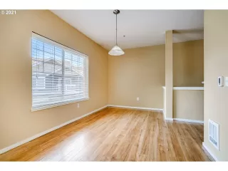 Photo #5: 21607467 Listing