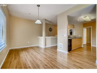 Photo #6: 21607467 Listing