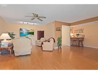 Photo #4: 21607597 Listing 