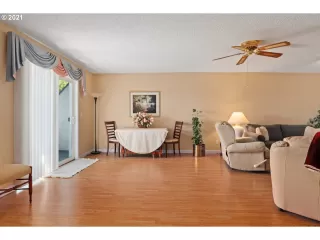 Photo #5: 21607597 Listing 