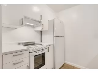 Photo #5: 21607754 Listing 