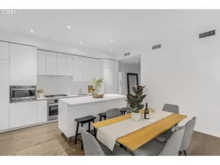 Photo #5: 21608220 Listing 